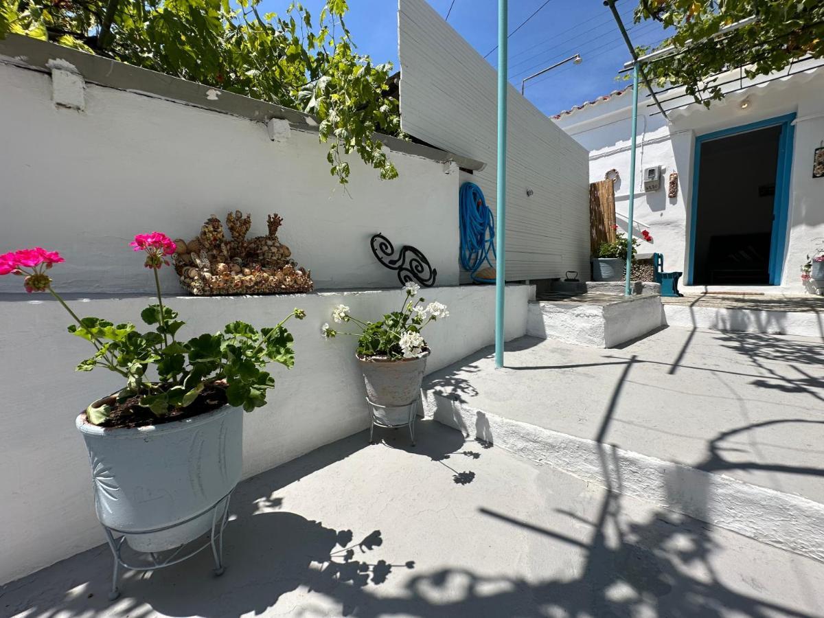 Brinia Cosy Apartment Poros Town Exterior photo